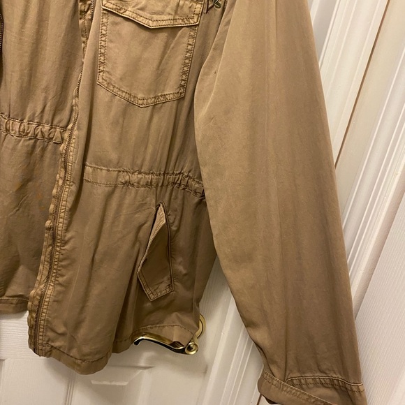 JACKET-tan/olive gathered waist string,embroidered - Picture 6 of 10